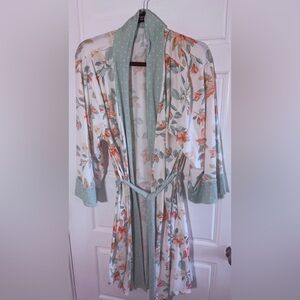 NWT Flora Nikrooz Cream Floral Kimono with Sage Polka Dot Trim incredibly soft!